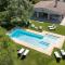 Villa Janas Luxury Villa surrounded by large park, swimming pool, parking and Wifi