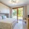 Villa Janas Luxury Villa surrounded by large park, swimming pool, parking and Wifi