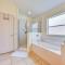 Lovely Family Home with Lanai, 6 Mi to Amelia Island