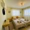 Nissi Elena sunny cozy apt
