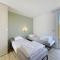 Mobile-home Grand Confort 4 pers, 2 ch, 2 sdb, plage, piscine, fitness, terrasse - Jullouville - FR-1-361A-57