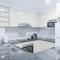 Bright & Comfy 2BR Getaway Darling Harbour View