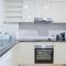 Bright & Comfy 2BR Getaway Darling Harbour View