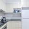 Bright & Comfy 2BR Getaway Darling Harbour View