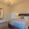 Luxury 1 bedroom top floor apartment
