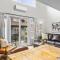 CHARMING 1 Bdrm plus loft with VIEWS managed by Little Sister Getaways