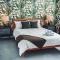 Lakeview Mid Century Luxury Cottage