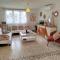Villa climatisée, proche mer, 2 grands appartements indépendants, parking, wifi