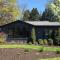 Pet friendly walk to Saugatuck hot tub
