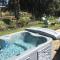 Pet friendly walk to Saugatuck hot tub