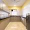 Pinaki Comfort Stay, Vile Parle