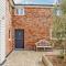 4 Bed in Newport 90249