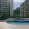 Lindo Apto Com Ar Cond Próx a Praia Martim de Sá com Piscina Wifi Sacada Gourmet com Churrasqueira