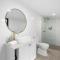 Velvet Cottage - Couples City Escape with Courtyard