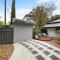 Velvet Cottage - Couples City Escape with Courtyard