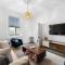 Velvet Cottage - Couples City Escape with Courtyard