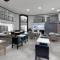 La Quinta Inn & Suites by Wyndham Houston Bush IAH South