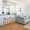 H SUITE3B by Smiling Rentals