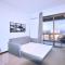 Incrível sala e quarto com varanda em Ipanema