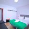 Incrível sala e quarto com varanda em Ipanema