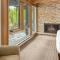 Chateau Roaring Fork 22, Mountain Chic 4-Bedroom Condo on Roaring Fork River – Walk to Downtown Aspen