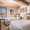 Chateau Roaring Fork 22, Mountain Chic 4-Bedroom Condo on Roaring Fork River – Walk to Downtown Aspen
