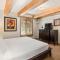 Chateau Roaring Fork 22, Mountain Chic 4-Bedroom Condo on Roaring Fork River – Walk to Downtown Aspen