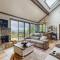 Skyleaf Villa 702