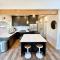 Timber & Tin H 2Bed 2Bath w Pool & Rooftop Deck