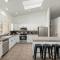 Entertainer's DREAM! 7 bedroom/4 bath w HEATED POOL & SPA (SLEEPS 16)