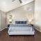 Entertainer's DREAM! 7 bedroom/4 bath w HEATED POOL & SPA (SLEEPS 16)