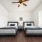 Entertainer's DREAM! 7 bedroom/4 bath w HEATED POOL & SPA (SLEEPS 16)