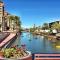 Entertainer's DREAM! 7 bedroom/4 bath w HEATED POOL & SPA (SLEEPS 16)