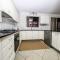 Two Level 3 Bedroom Penthouse in Sydney Liverpool