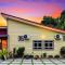 Newly 4BR Cottage House Retreats with Free Parking