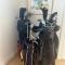 Golfinspirerat boende med cyklar, pool och tennisbana