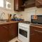 2BR Townhouse,Bath, TV, Backyard (1038)