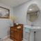 Blue Badger Cottage -Wifi, Fire Pit, Fireplace, Screen Porch, Game Room, King Bed, Grill