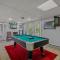 Blue Badger Cottage -Wifi, Fire Pit, Fireplace, Screen Porch, Game Room, King Bed, Grill