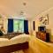 5 bedroom house - Pool table - Contractors - Crew
