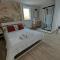 Villa climatisée, proche mer, 2 grands appartements indépendants, parking, wifi