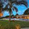 CR MARIPOSA RENTALS Cozy Retreat with Pool,Tennis,Gym,Free WiFi