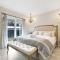 Collins Cottage - Luxury Accommodation
