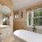 Collins Cottage - Luxury Accommodation