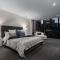 Platinum Luxury Stays The Grande Large 4 BRM 3 Bath Apt