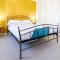 Cambridge 4 Bedroom Sleeps 9 Wi-Fi Garden, LONG STAYS ACCEPTED- Orchid House