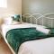 Cambridge 4 Bedroom Sleeps 9 Wi-Fi Garden, LONG STAYS ACCEPTED- Orchid House