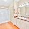 Modern 2BR Condo - Hot Tub and Pool - Near Disney