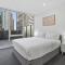 Stylish Southbank Stay with Views, Pool & Gym
