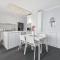 Stylish Southbank Stay with Views, Pool & Gym